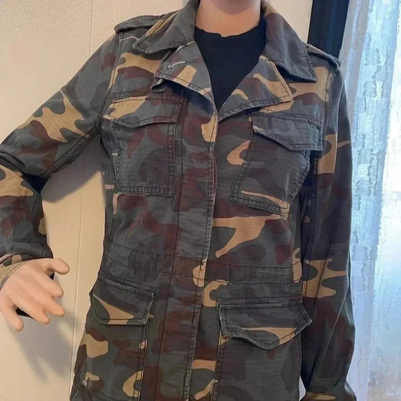 Madewell camouflage utility shirt jacket for women - Picture 4 of 13